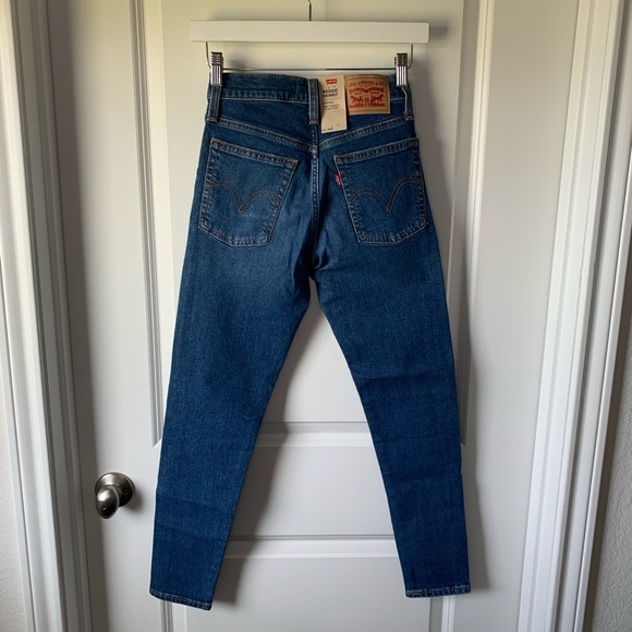 ⭐️ Levi’s wedgie fit skinny jean in devil medium wash - Picture 12 of 13